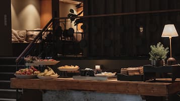 Café da manhã com buffet gråtis todos os dias
