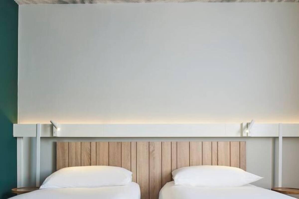 Bureau, rideaux occultants, chambres insonorisées, lits bébé (gratuits)