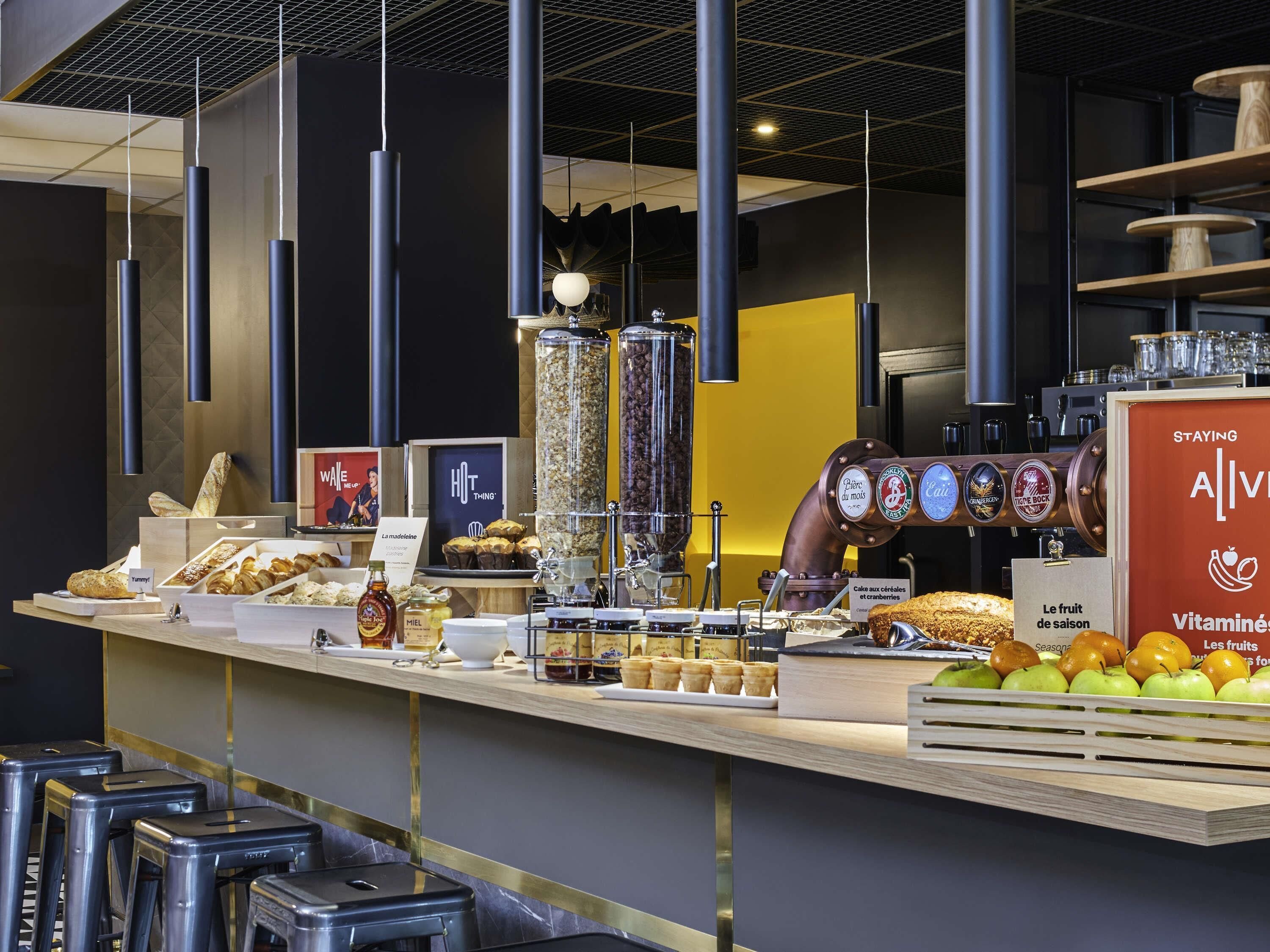 每日供应自助式早餐（每人 EUR 14）