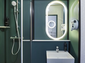 Bureau, rideaux occultants, chambres insonorisées, lits bébé (gratuits)