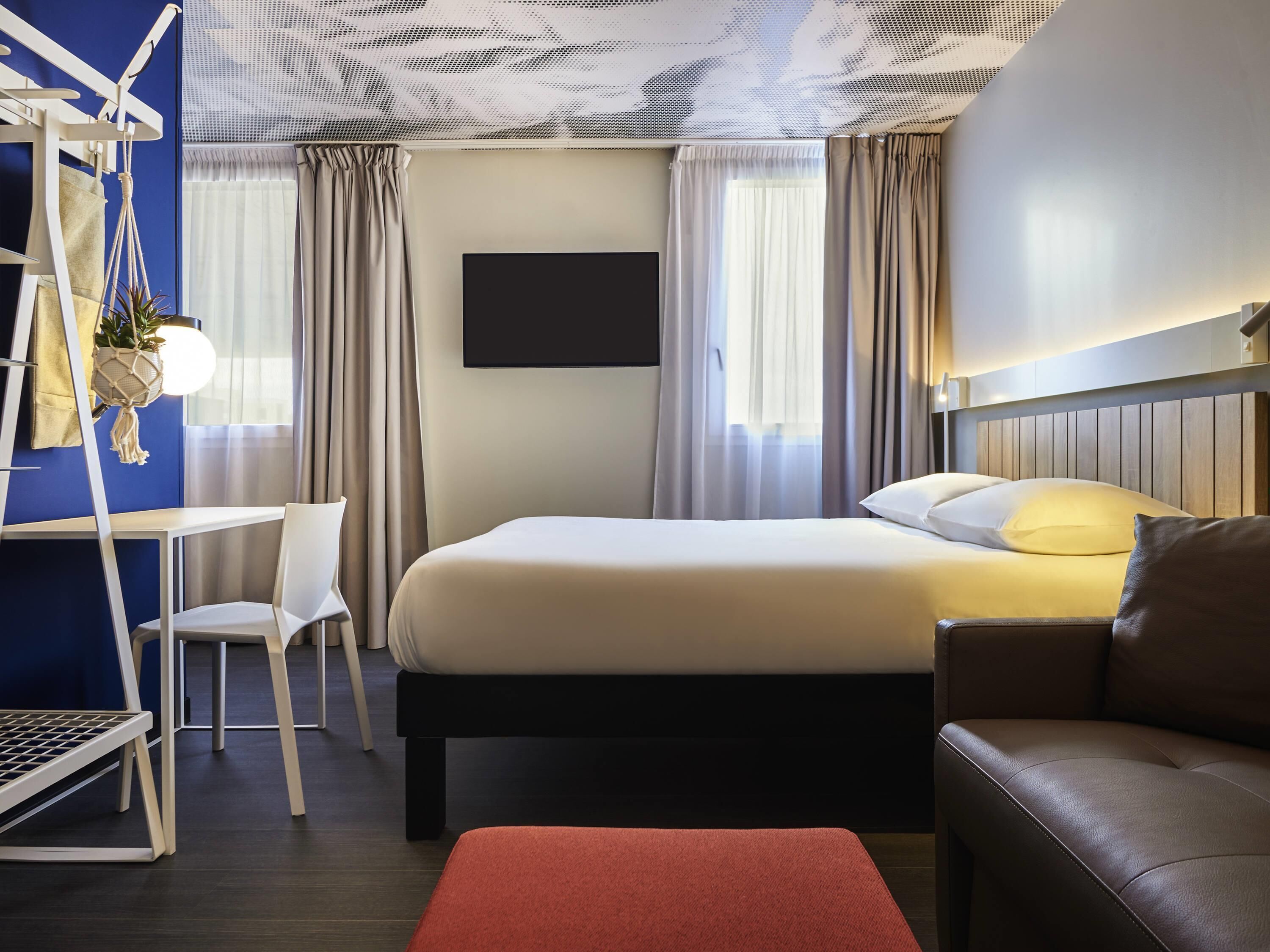Standardzimmer, 1 Doppelbett und Schlafsofa | Schreibtisch, laptopgeeigneter Arbeitsplatz, Verdunkelungsvorhänge
