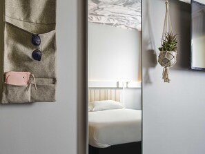 Bureau, rideaux occultants, chambres insonorisées, lits bébé (gratuits)