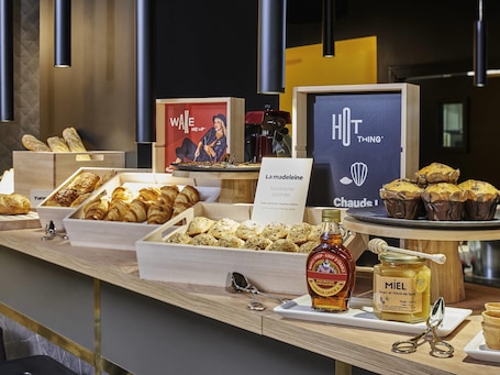 Daily buffet breakfast for a fee. ibis Clamart Paris Velizy