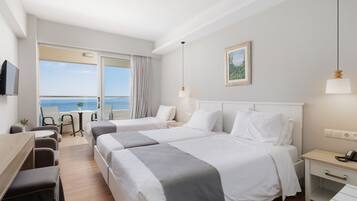 Quarto triplo superior, vista para o mar | Cortinas blackout, quartos à prova de som, berços grátis