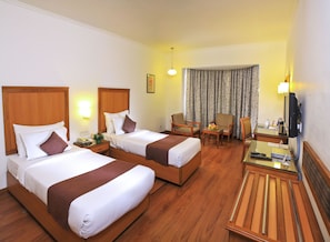 Rom – superior, 1 queensize-seng | Sengetøy av topp kvalitet, minibar, safe på rommet og skrivebord