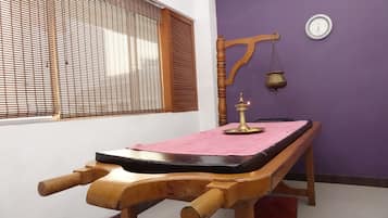 Ayurvedische Behandlungen, Massage- und BehandlungsrÀume