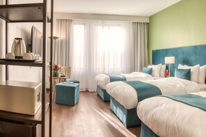 Triple Room | Bar mini percuma, peti besi dalam bilik, meja 