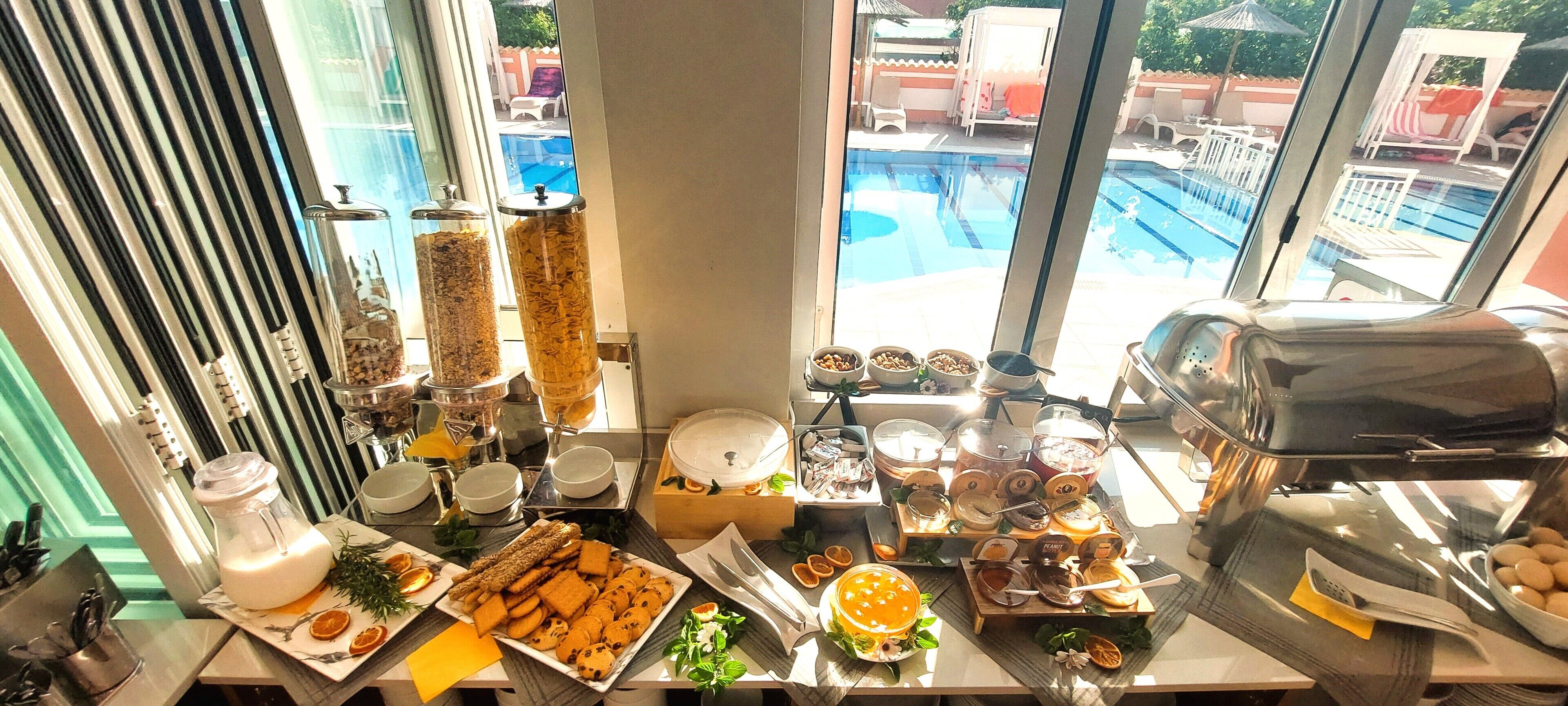 Free daily continental breakfast