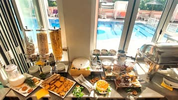 Free daily continental breakfast
