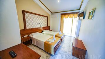 Studio (for 2) | Cribs (free), rollaway beds (surcharge), WiFi (free), bed sheets