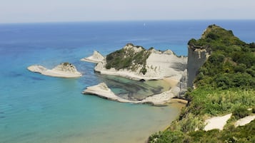 Una spiaggia nelle vicinanze