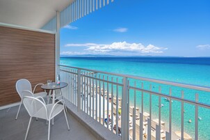 Deluxe Double Room Sea Front | 加厚床垫、客房内保险箱、办公桌、遮光窗帘