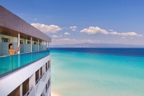 A balcony with a clear view of the ocean and distant mountains. - Ammon Zeus Luxury Beach Hotel (Kassandra)