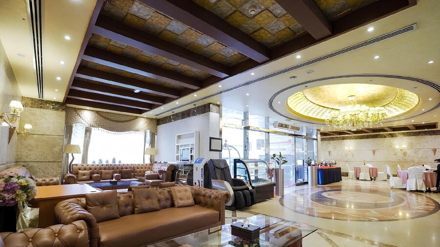 Crystal Plaza Hotel