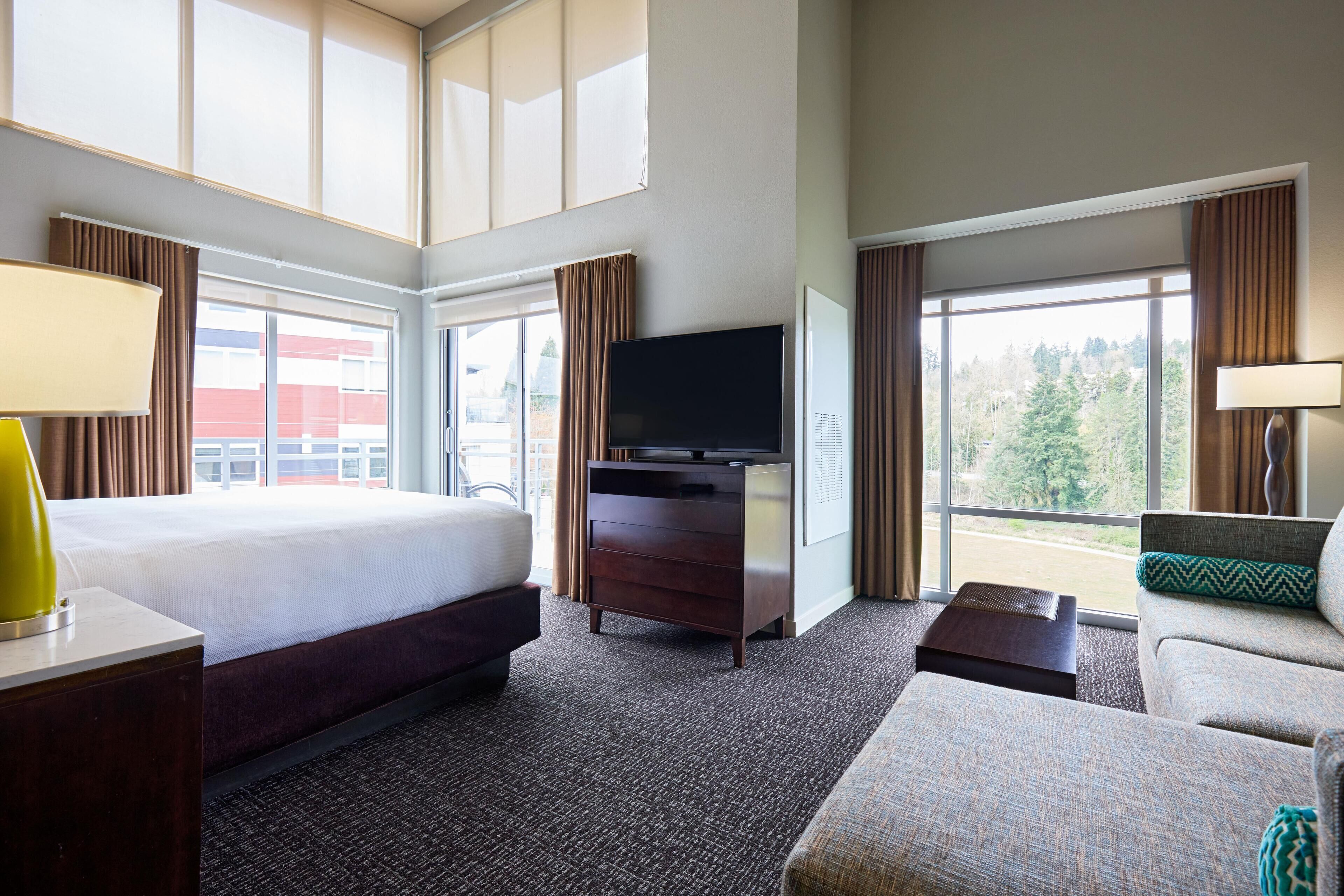 Studio Suite, 1 King Bed, Tower | Hypo-allergenic bedding, down comforters, pillowtop beds, desk