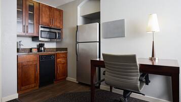 Deluxe Studio Suite, 1 King Bed with Sofa bed, Kitchen | Private kitchen