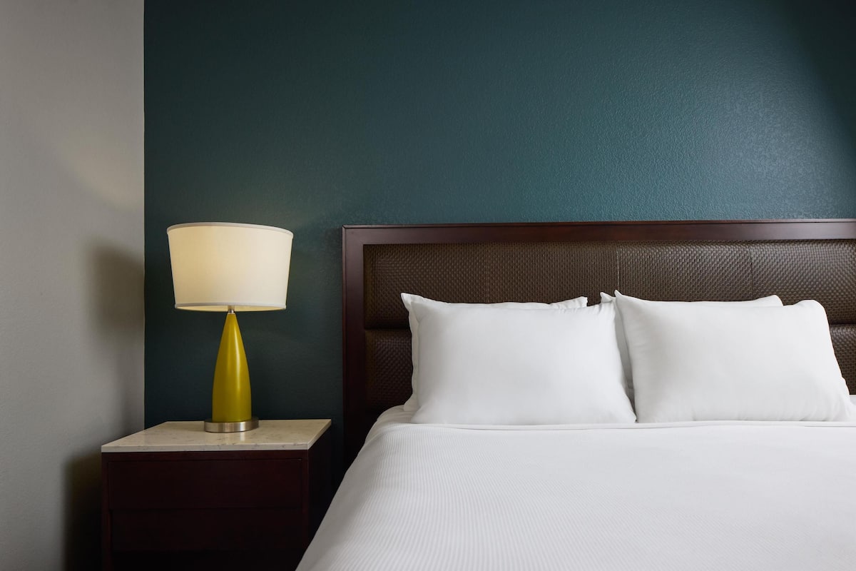 Allergikerbettwaren, Daunenbettdecken, Pillowtop-Betten, Schreibtisch