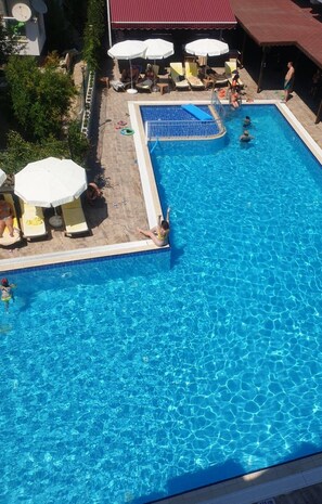 Seasonal outdoor pool, open 9:00 AM to 7:30 PM, pool umbrellas - Grand Nar Hotel - All inclusive (Kemer)