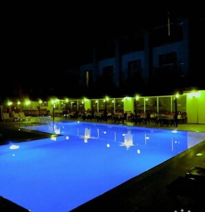 Seasonal outdoor pool, open 9:00 AM to 7:30 PM, pool umbrellas - Grand Nar Hotel - All inclusive (Kemer)
