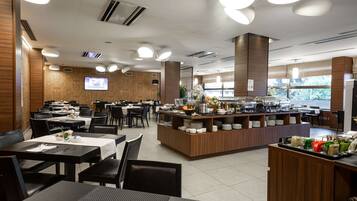 Breakfast, lunch, dinner served; Regional cuisine