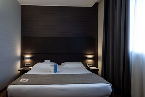 Roupas de cama premium, edredons de pluma, frigobar, cofres nos quartos