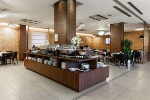 Café da manhã, almoço e jantar