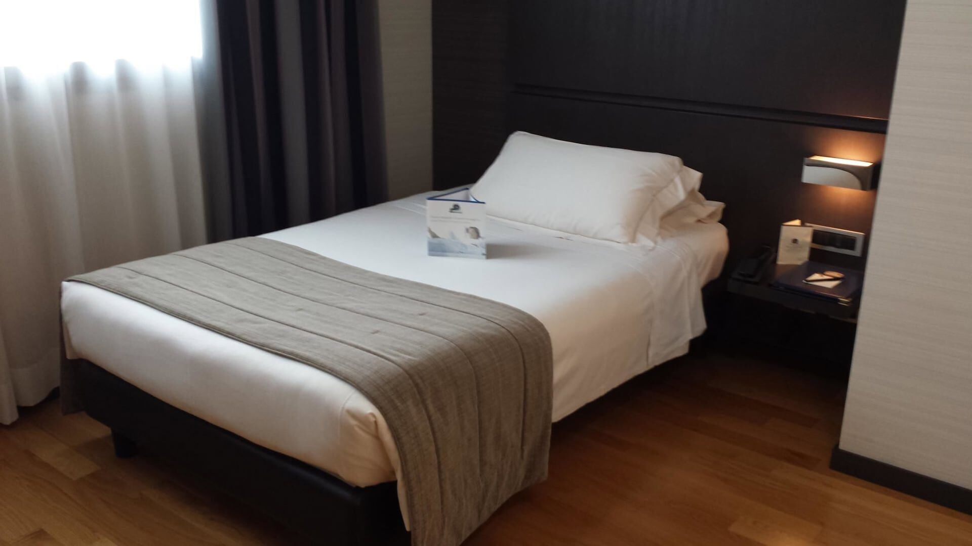 Hochwertige Bettwaren, Daunenbettdecken, Minibar, Zimmersafe