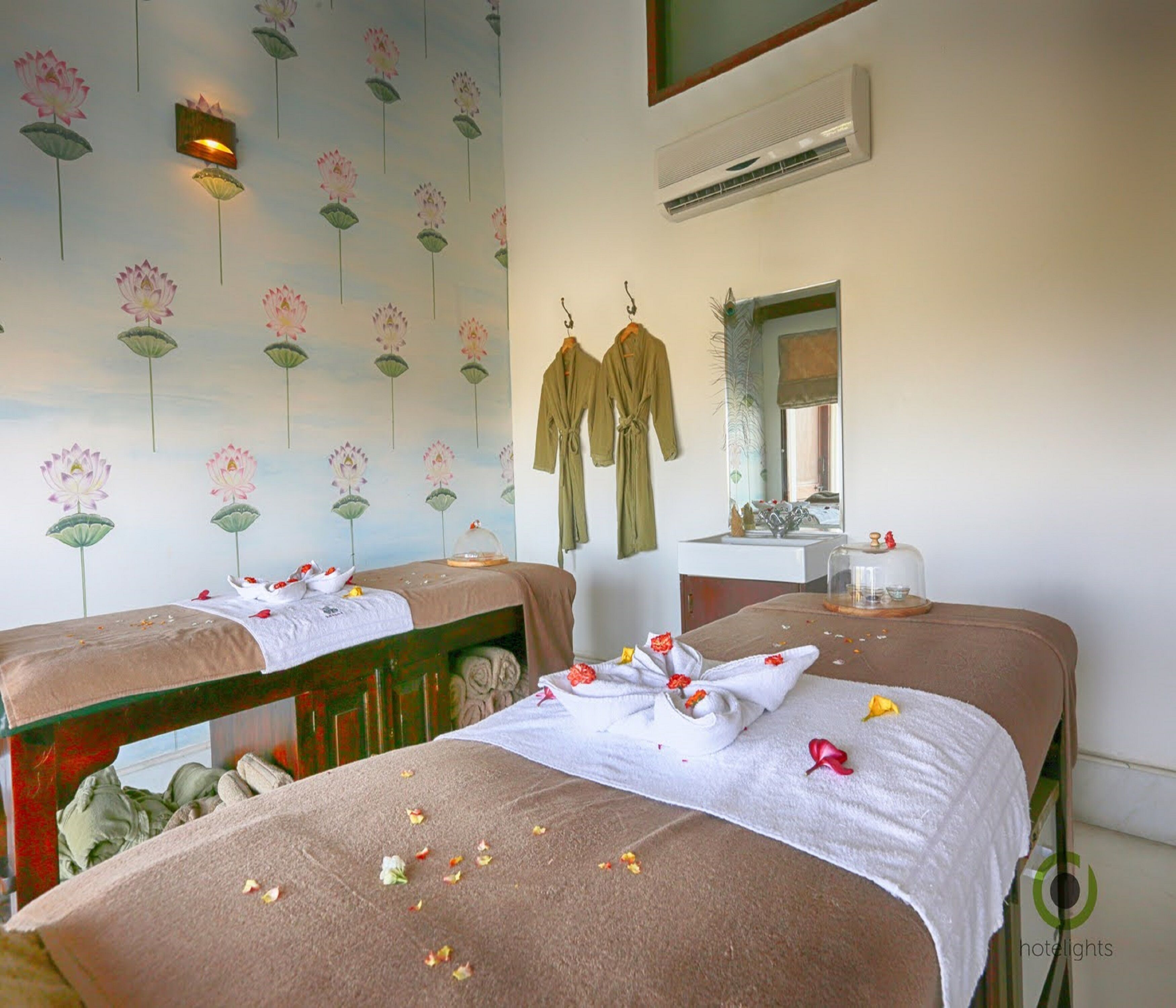 turkish bath/hammam, body treatments, reflexology, ayurvedic treatments