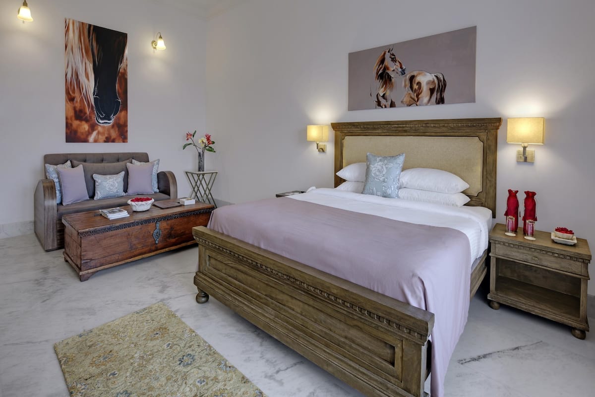 Habitación exclusiva, vista a la montaña | Minibar, caja de seguridad en la habitación y escritorio