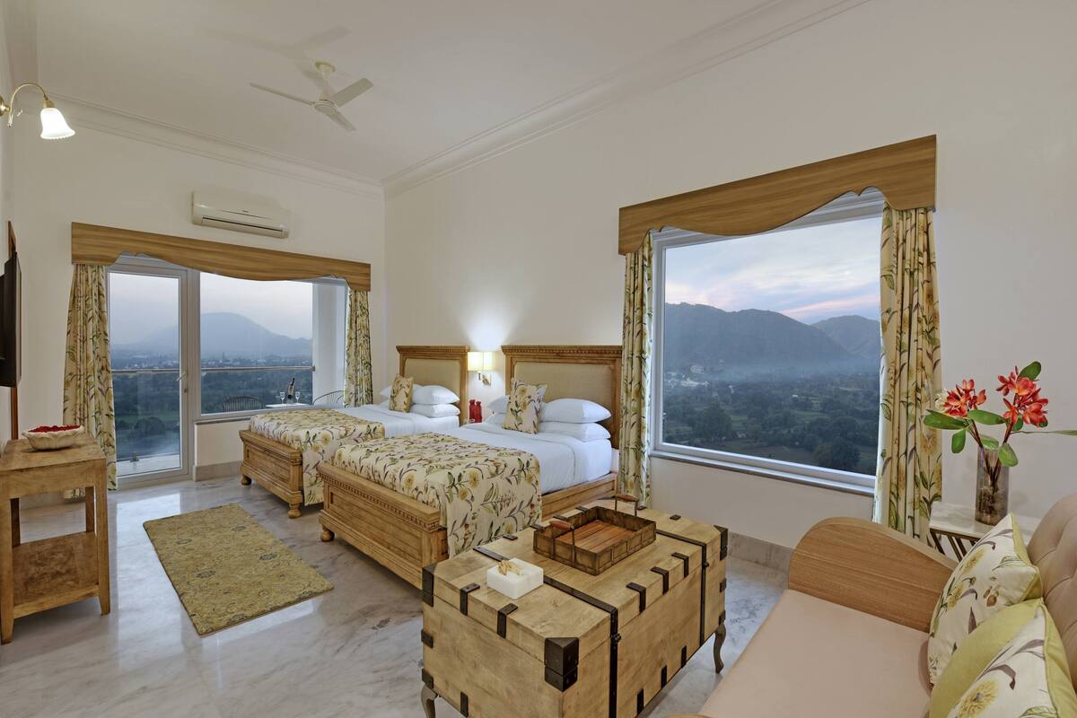 heritage chamber room | 1 bedroom, minibar, in-room safe, desk