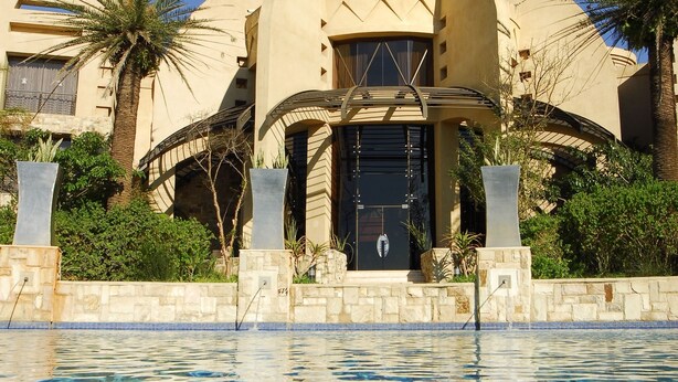 Unclassified image, 1 of 42, button - Sibaya Lodge (Hillhead)