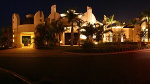 Unclassified image, 4 of 42, button - Sibaya Lodge (Hillhead)