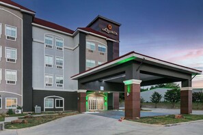 Exterior - La Quinta Inn & Suites by Wyndham Decatur (Decatur)