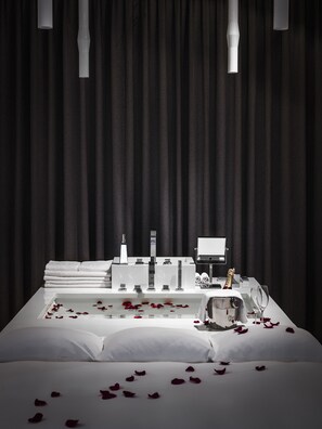Room - Blow Up Hall 50 50 (Poznan)