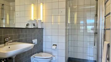 Dobbeltrom – premium | Bad | Dusj, hårføner og håndklær