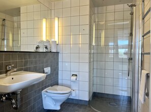 Premium Double Room | Bathroom