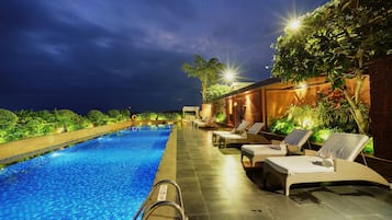 Outdoor pool, pool loungers