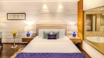 Deluxe Room, 1 King Bed, City View | 1 bedroom, Egyptian cotton sheets, premium bedding, pillowtop beds