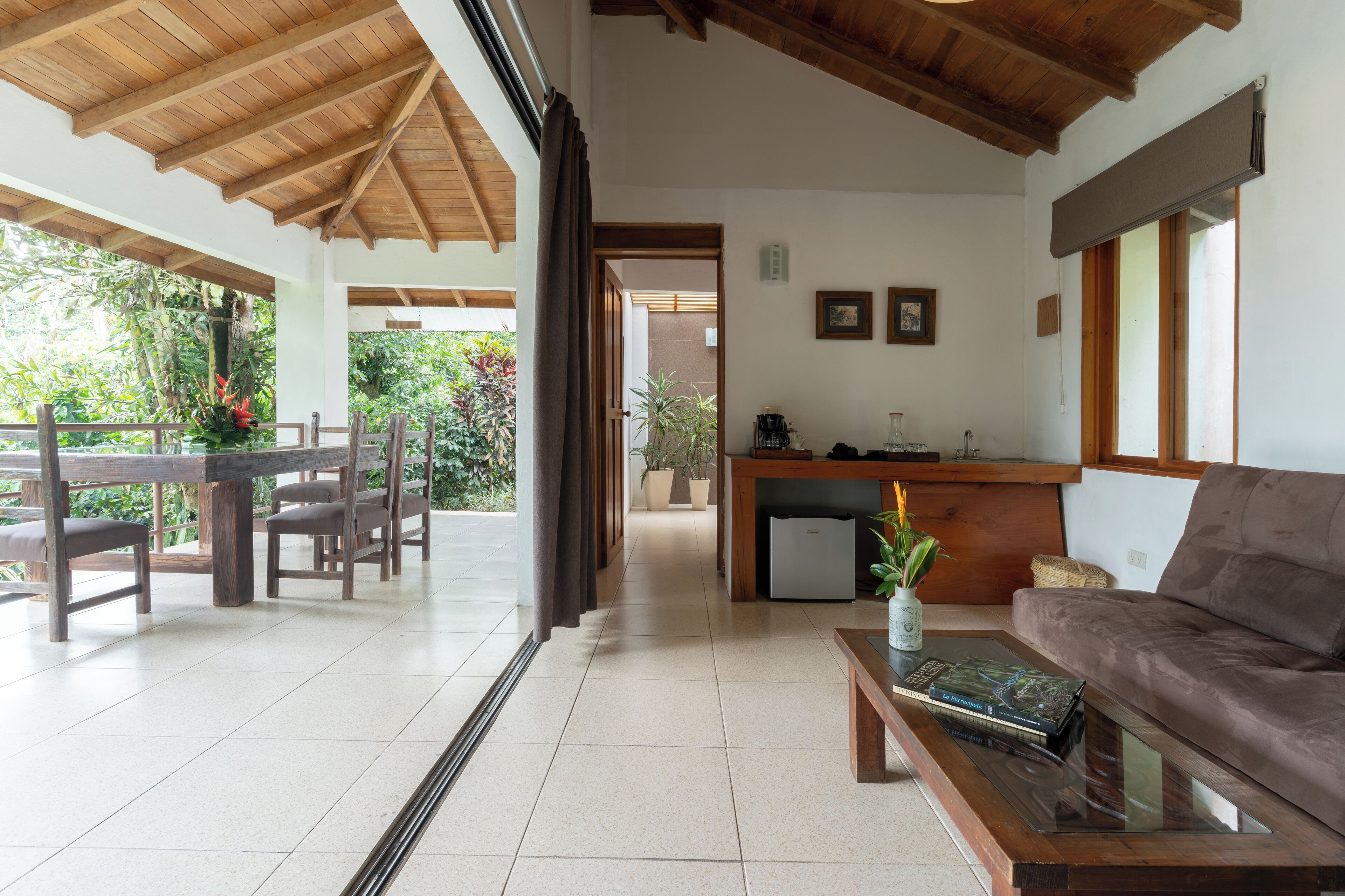 Bungalow | Baño | Ducha, artículos de higiene personal gratuitos y secador de pelo