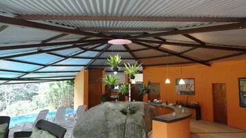 Een sauna, lichaamsbehandelingen, hotstone-massages