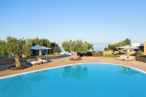 3 outdoor pools, pool umbrellas, sun loungers - Ikos Olivia - All Inclusive (Polygyros)