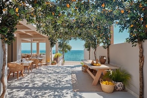 6 restaurants, breakfast, lunch, dinner served; Greek cuisine