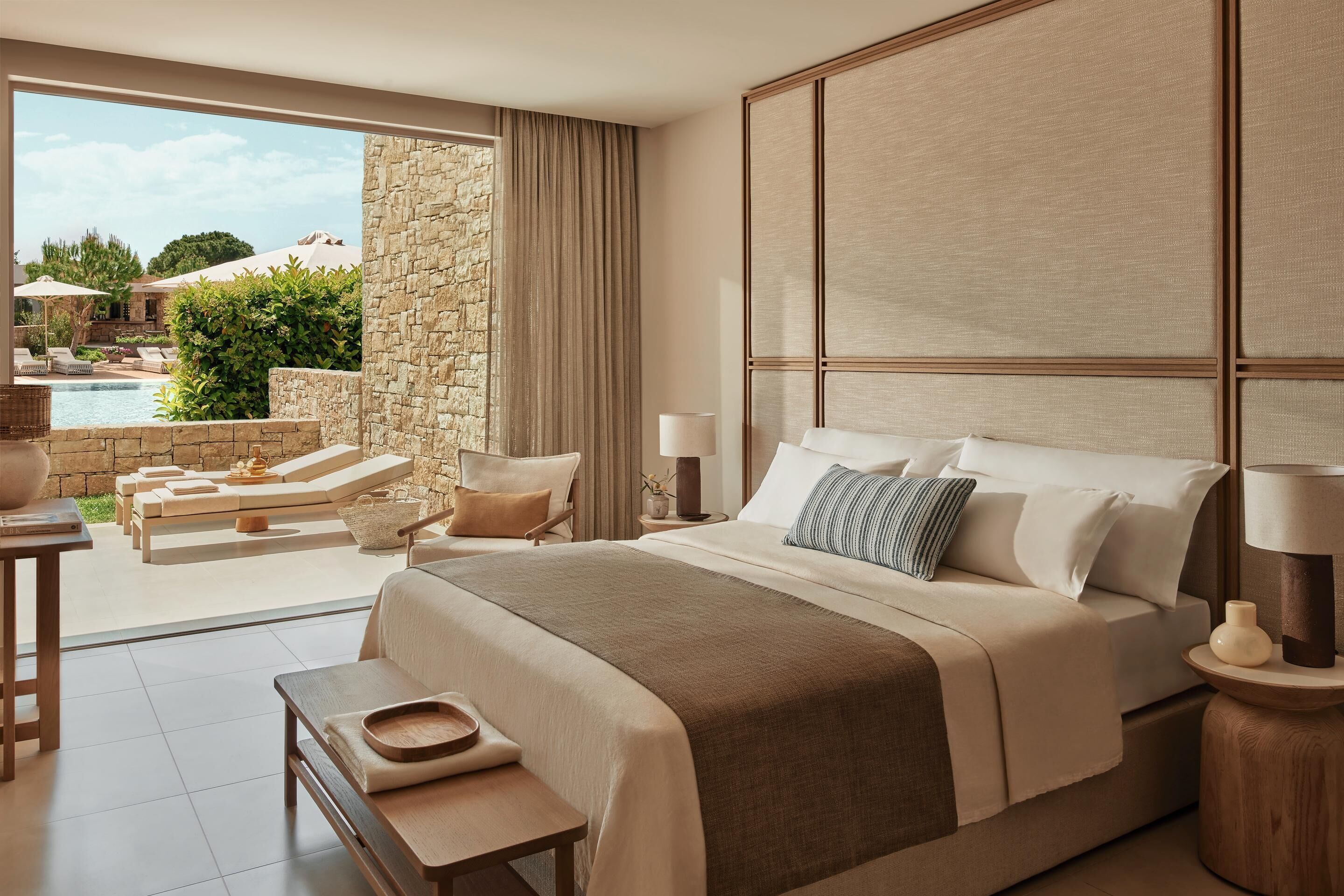 华丽平房, 1 间卧室, 泳池景观 (Suite, Private Garden) | 迷你吧（备有免费物品）、客房内保险箱、免费 WiFi