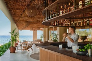 5 bars/lounges, 3 poolbars