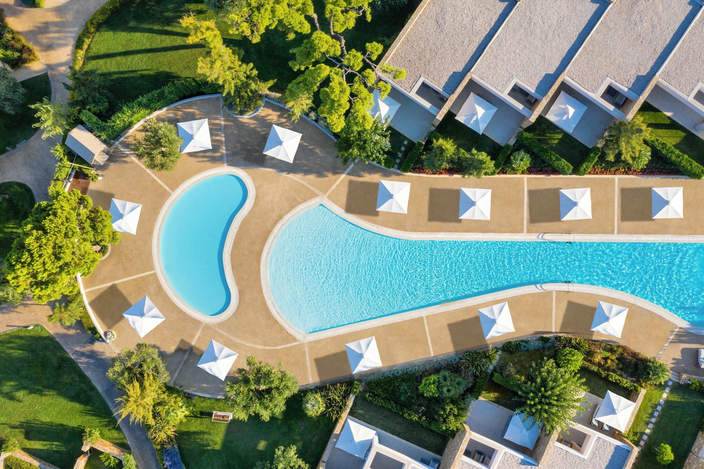 3 Außenpools, Sonnenschirme, Liegestühle