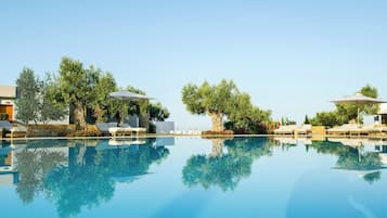 Indoor pool, 3 outdoor pools, pool umbrellas, sun loungers
