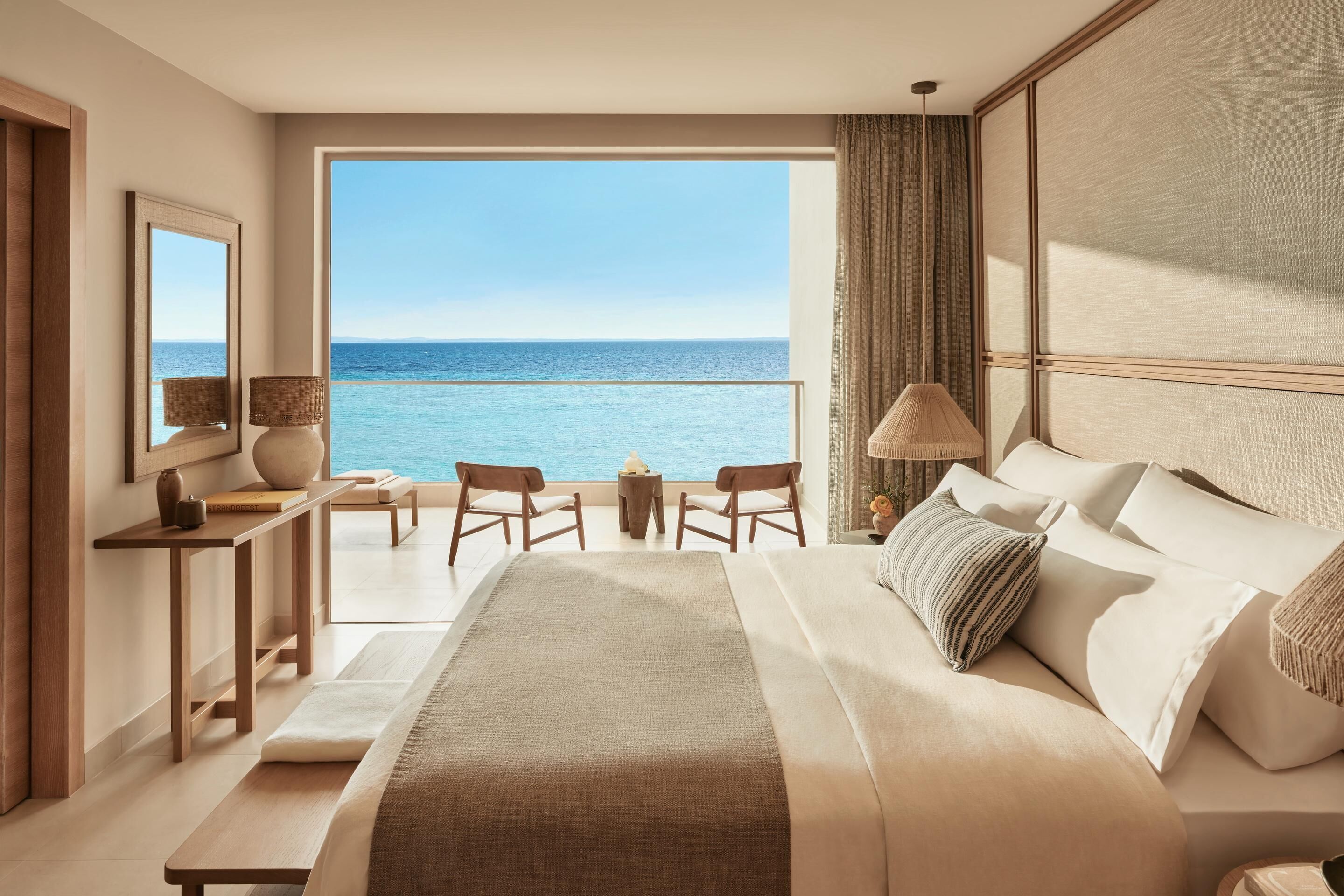 Artículos del minibar gratis y caja de seguridad en la habitación 