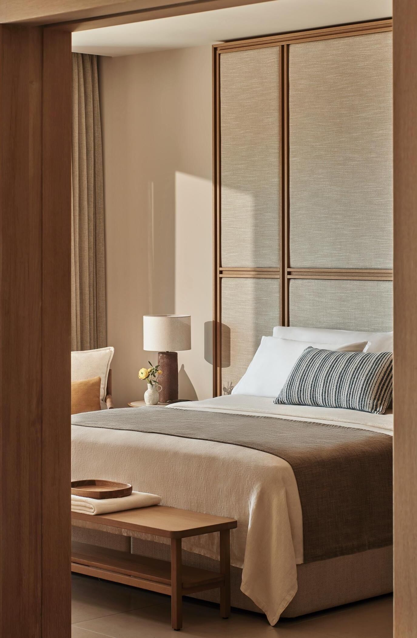 Deluxe-Bungalow, 1 Schlafzimmer, Poolblick (Suite, Private Garden) | Kostenlose Minibar, Zimmersafe, kostenloses WLAN