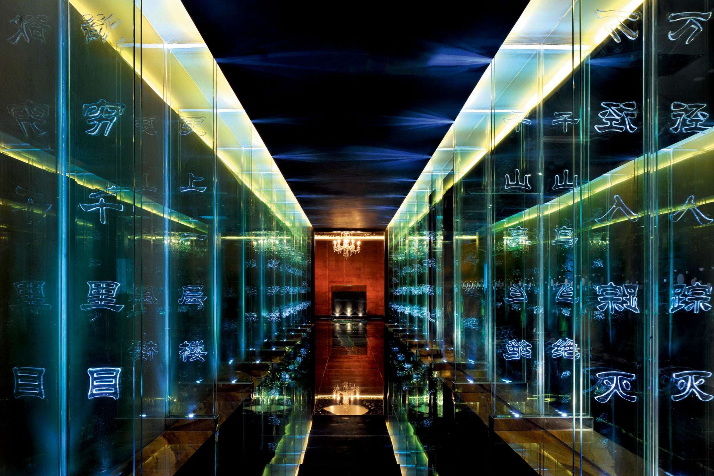 2 restaurants; breakfast, lunch, and dinner served