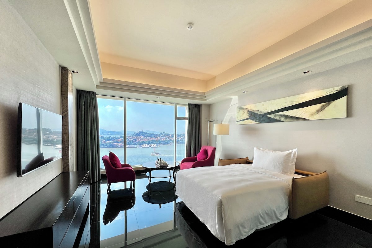 Family Gulangyu View Suite | 1 bedroom, down duvets, in-room safe, desk